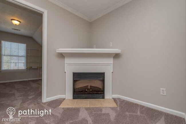 Building Photo - 4 br, 3 bath House - 5039 Reynolds Way UNIT