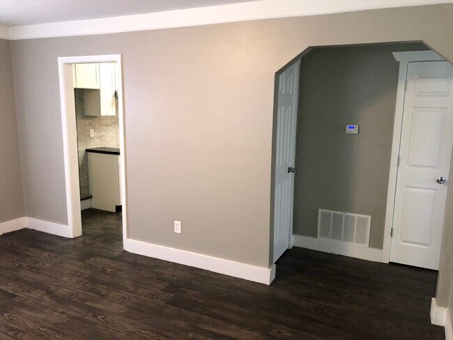 Sala de estar - 18768 Roscommon St