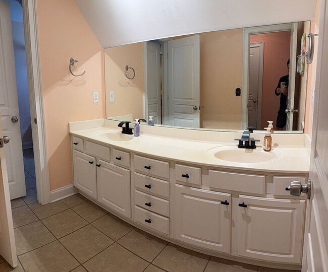 Building Photo - 4 BED/2 BATH PRIVATE DECATUR ESTATE FOR LE...