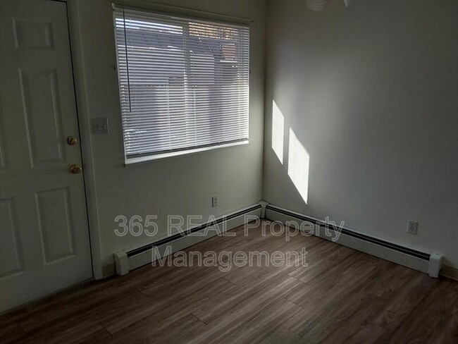 Building Photo - 717 39th St