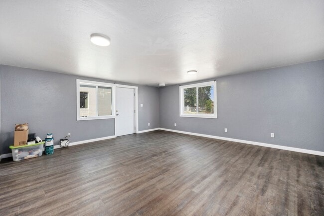 Building Photo - 310 US-30