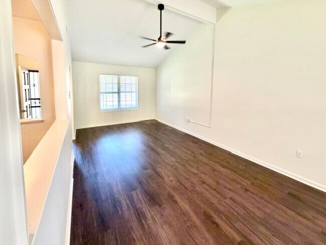 Building Photo - 5673 Longacre Ave