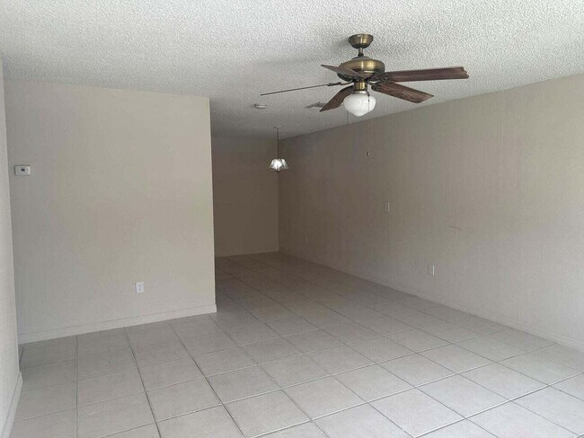 Foto del edificio - 422 Caroline Ave