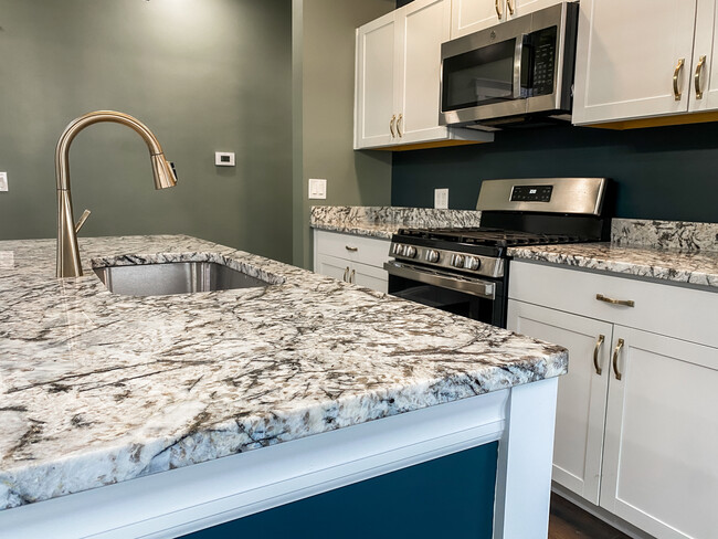 Granite Countertops - 4326 Brownway Ave