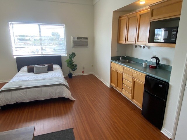 Foto del edificio - 10050 National Blvd