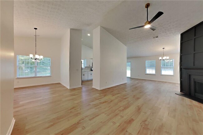Foto del edificio - 410 Crestbend Ln