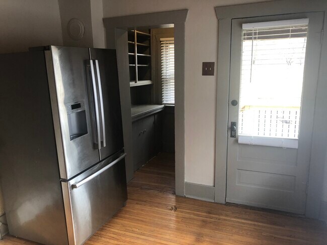 Building Photo - 8 McBaine Ave