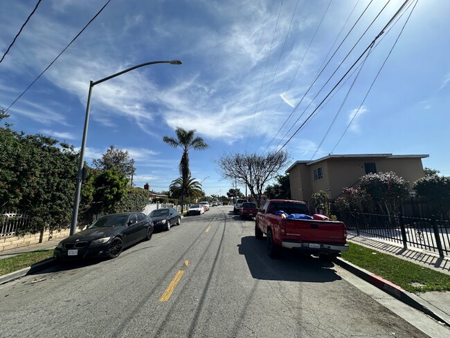 Foto del edificio - 4064 E 60th St