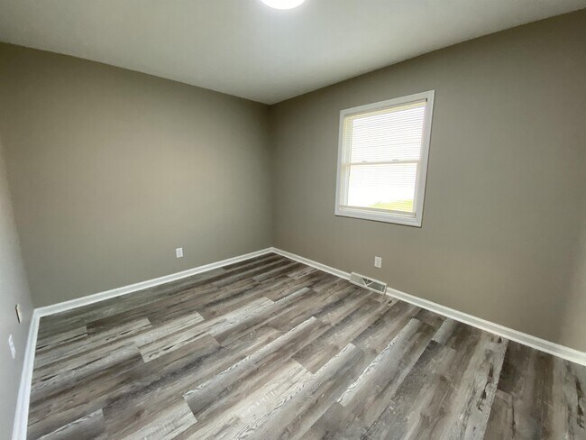 Building Photo - 908 Villa Dr
