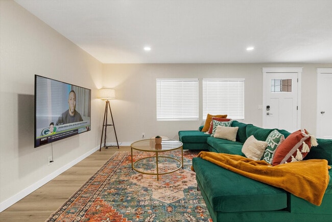 Building Photo - 2410 W Bruneau Pl