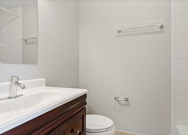 Baño del segundo piso - 901 Waukegan Rd