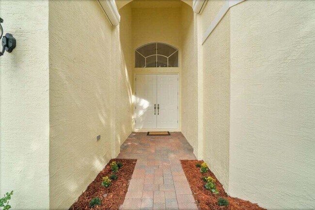 Foto del edificio - 8122 Driggs Hill