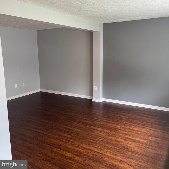 Foto del edificio - 7807 Edmunds Way