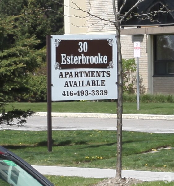 Photo du bâtiment - Esterbrooke Apartments