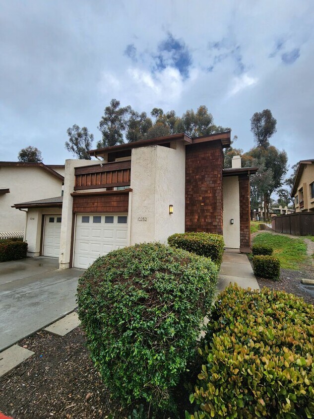 Primary Photo - Beautiful 3 Bedroom Townhouse in Timberlane