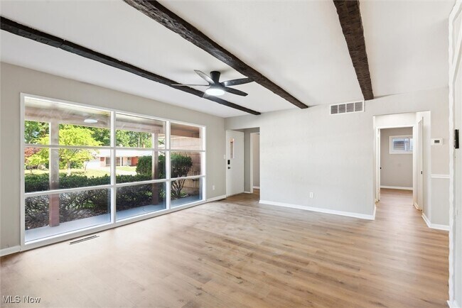 Foto del edificio - 6411 Nelwood Rd