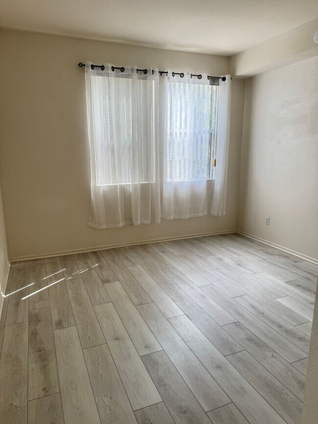 Foto del edificio - 1 bedroom 1 ba in Mission Valley, Availabl...