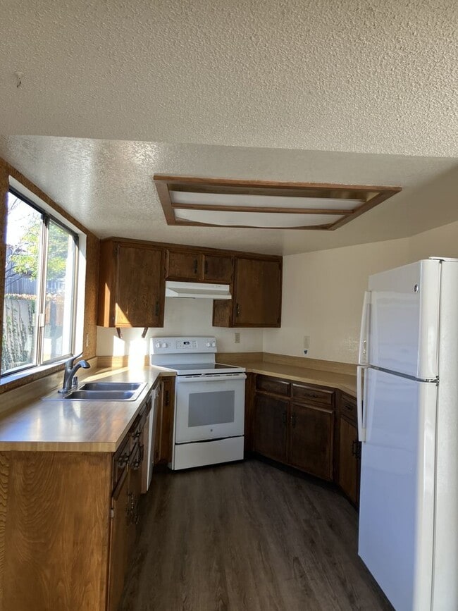 Building Photo - 173 Birch Ave