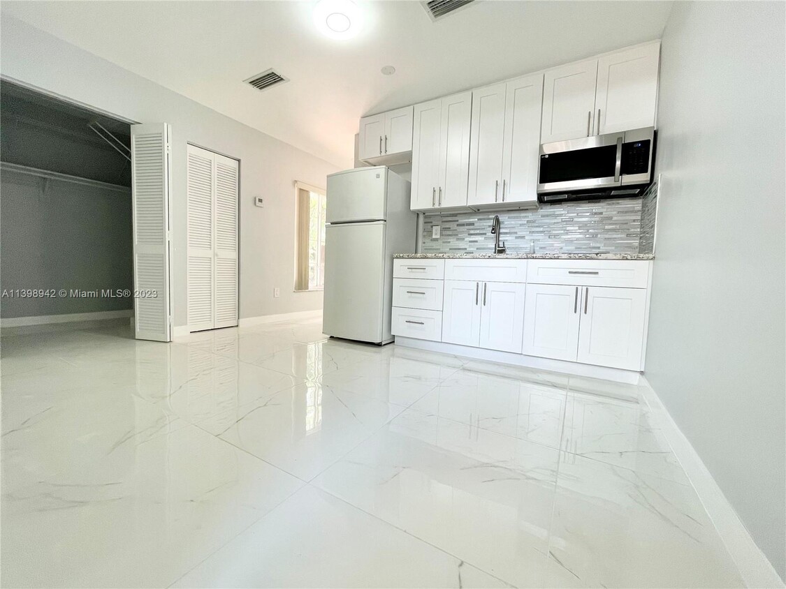 3444 SW 23rd Terrace Unit Back, Miami, FL 33145 - Room for Rent in ...