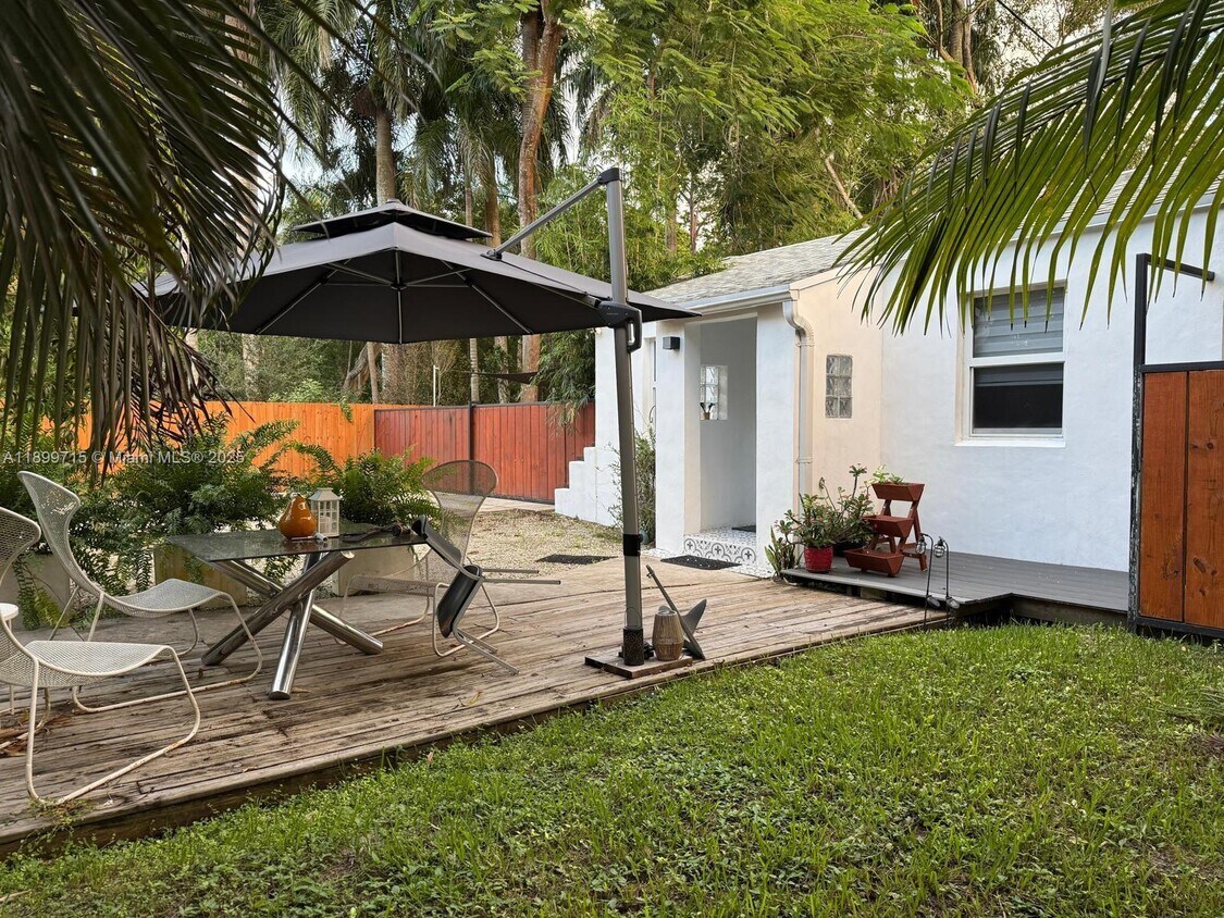Foto principal - 396 NE 152nd St