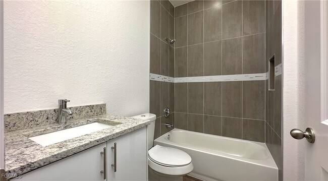 Building Photo - 8025 Oakleaf Cir