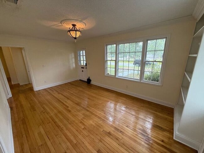 Building Photo - Pensacola - North Hill - 3 bedroom, 2 bath...