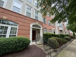 Building Photo - 2570 Eastbourne Dr