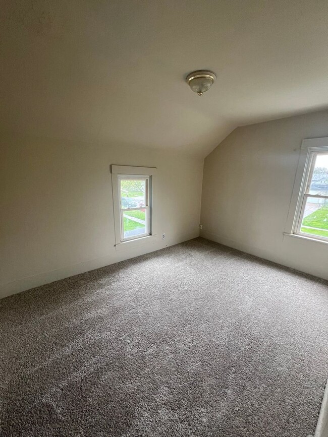 Foto del edificio - 6-Bedroom Home with Tons of Space!