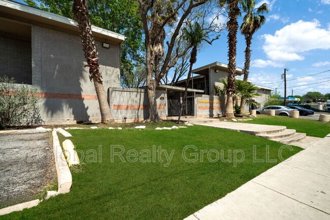 Photo - 255 E Rampart Dr House