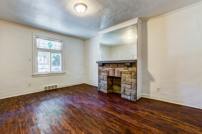 Foto del edificio - Available May 2024 - Traditional-style 3+ ...