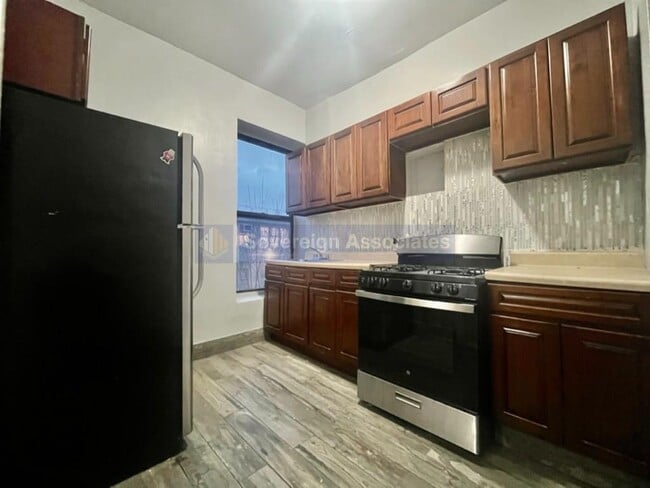 Building Photo - 301 W 141st St