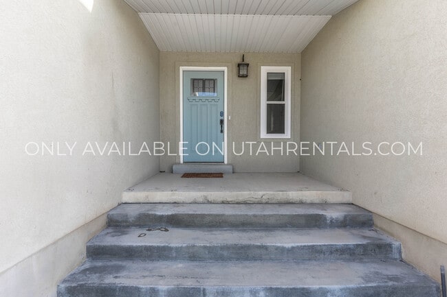 Building Photo - 1595 S 50 W