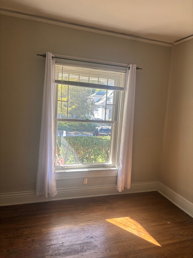 Building Photo - 161 N Keats Ave