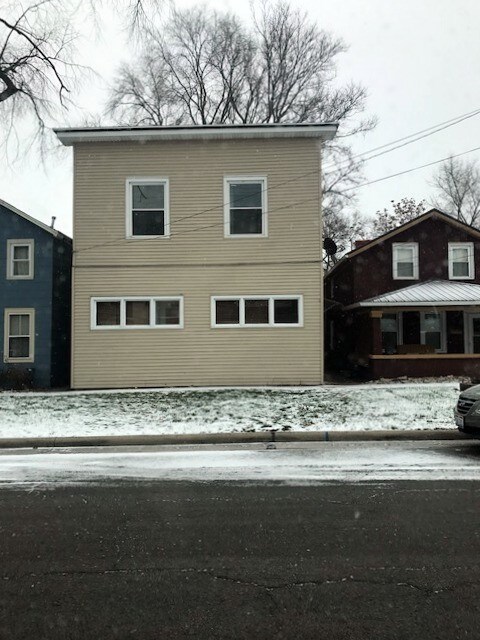 Building Photo - 530 E Adams St