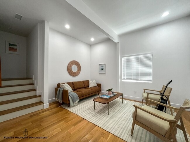 Building Photo - 2708 W 60th St