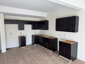 Building Photo - 4919-4921 Silver Mill Dr