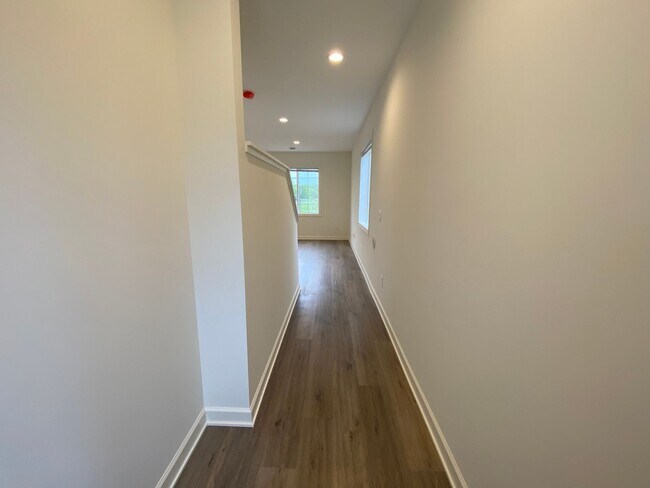 Foto del edificio - 3 Bedroom End Unit