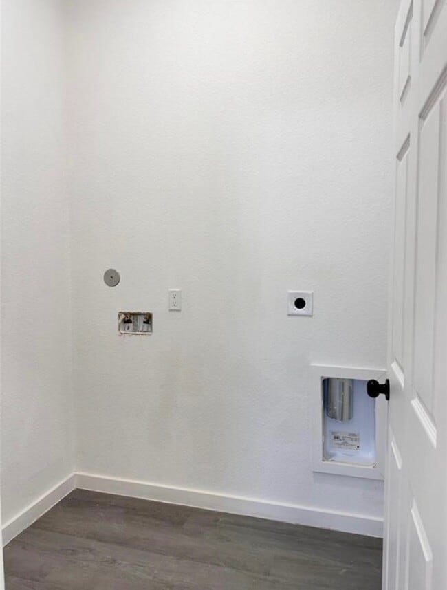 Building Photo - 328 Clearwater St