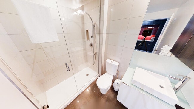 Photo du bâtiment - 300 Front St W