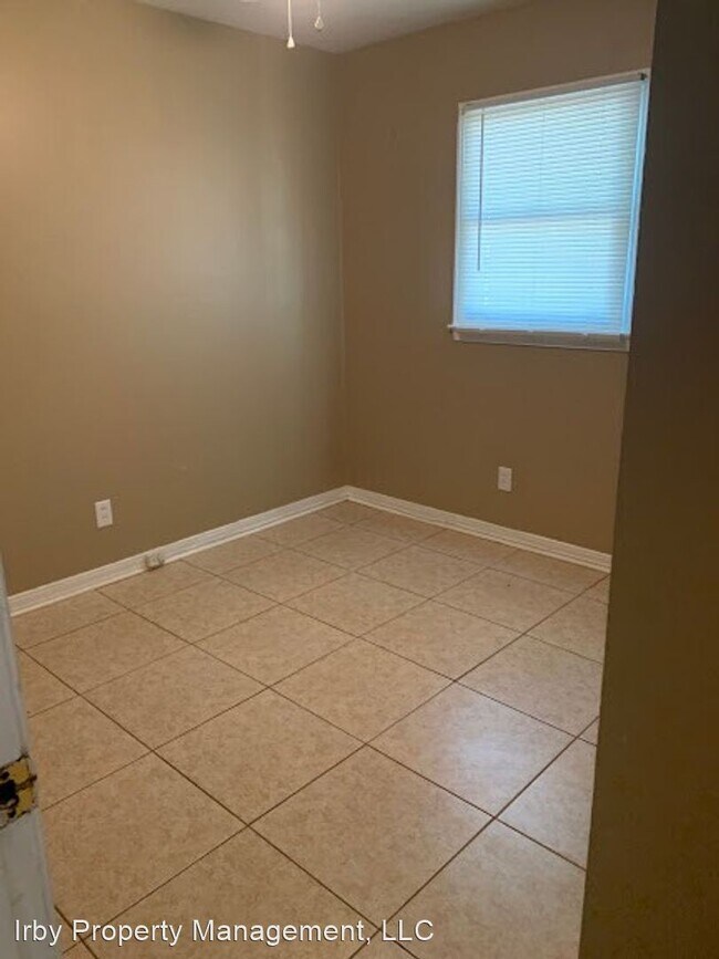 Building Photo - 3 br, 1 bath House - 1204 Barker Drive West