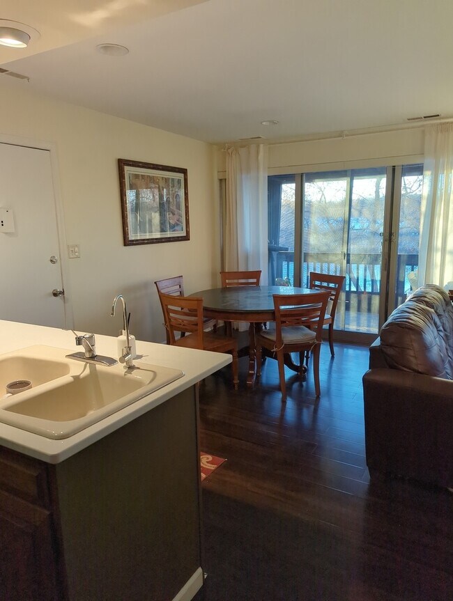 Foto del edificio - 5529 E Lake Dr