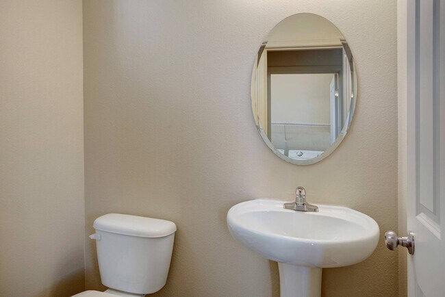 Foto del edificio - Brookstone at Edgewater Townhomes
