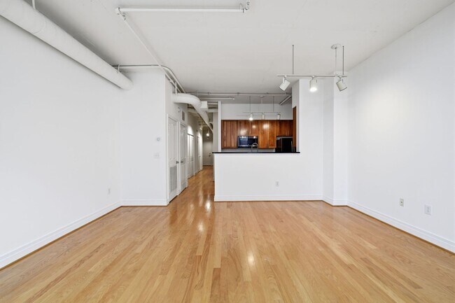 Foto del edificio - Experience refined urban living in this rarely available one bedroom residence in the coveted Sta...