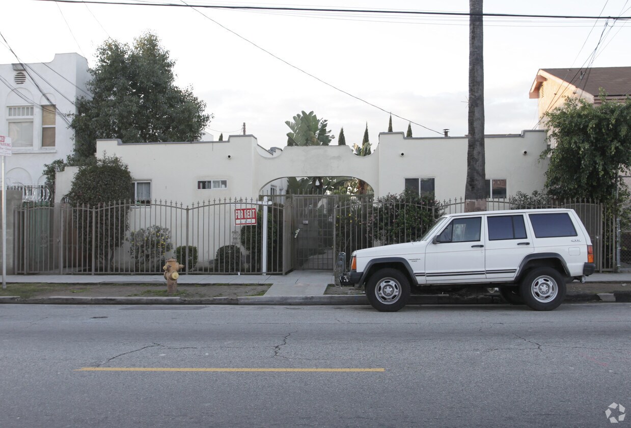 Foto del edificio - 5436-5440 1/2 Fountain Ave