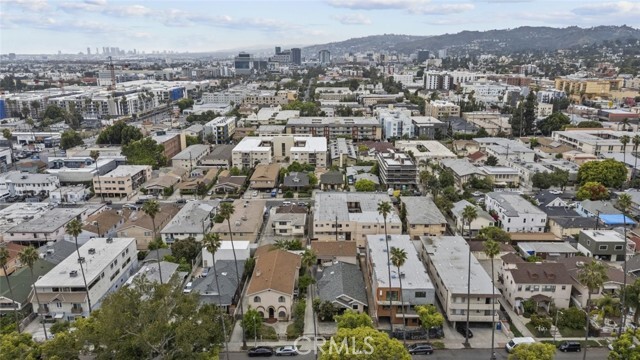 Foto del edificio - 1549 N Kingsley Dr