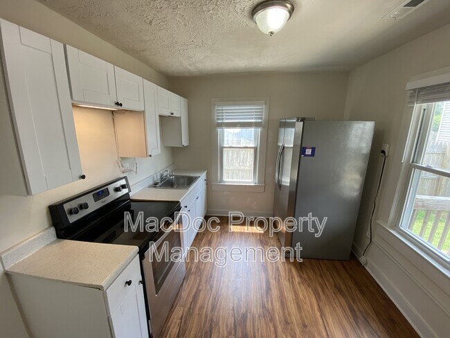 Building Photo - 318 3rd St