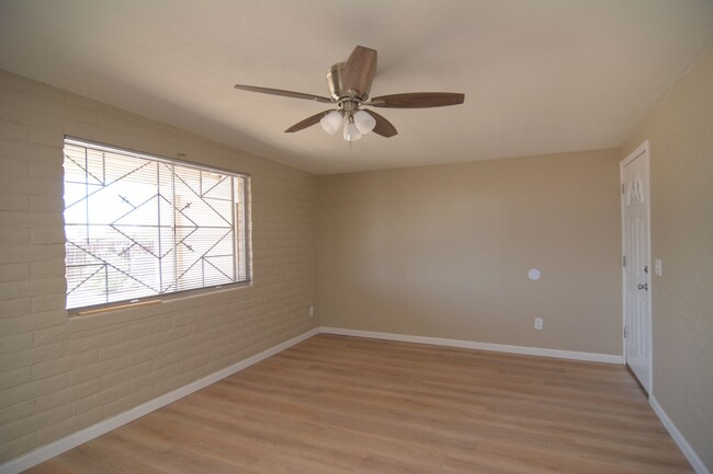 Foto del edificio - Spacious 4 Bedroom 2 Bath Home! Great Sout...