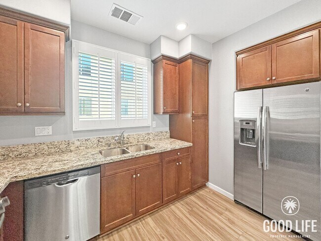 Foto del edificio - Spacious 2BD/3BA Condo in Chula Vista with Walk-In Closet, Community Pool & 2-Car Garage