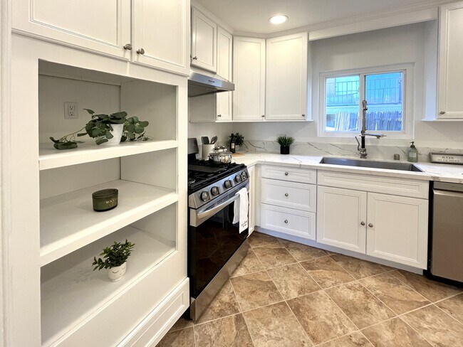 Foto del edificio - 325 E Stocker St