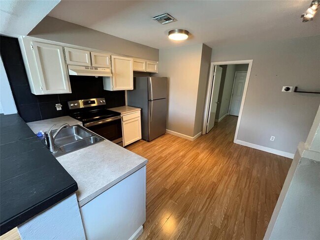Building Photo - 5608 Cougar Dr